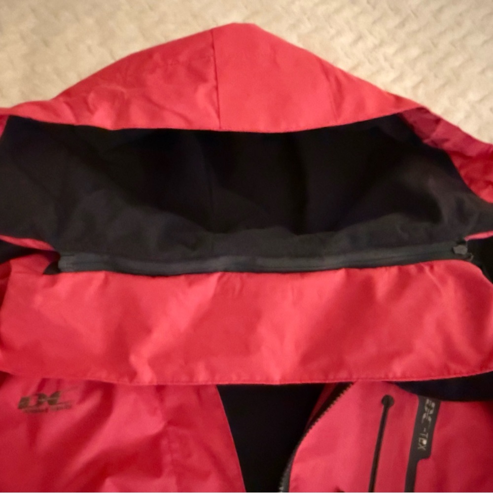 Diamond Supply Co. Women’s Fuchsia & Black Rain Jacket, Size M - Picture 8 of 10